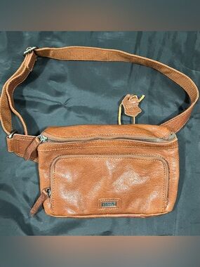 Spikes & Sparrow Leather Waist Bag with Front Zip Pockets. Unisex Men crossbody